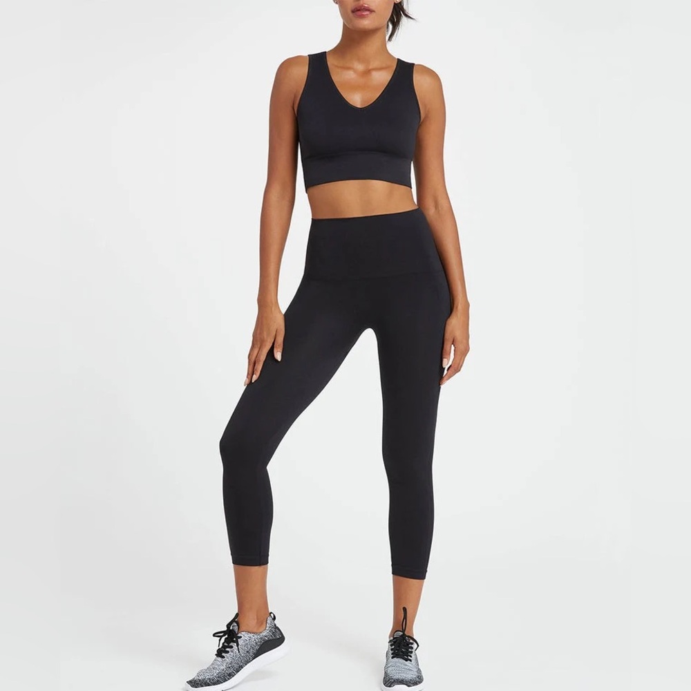 Spanx Look at Me Now Seamless Cropped Leggings / Very Black / Size S